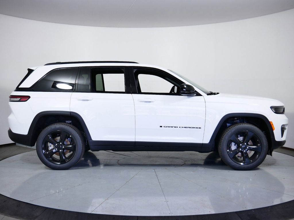 Thumbnail: 2025 Jeep Grand Cherokee - 8