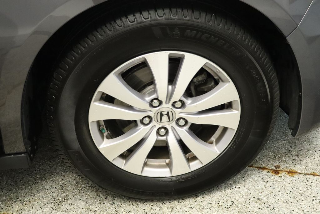 Thumbnail: 2015 Honda Odyssey - 14
