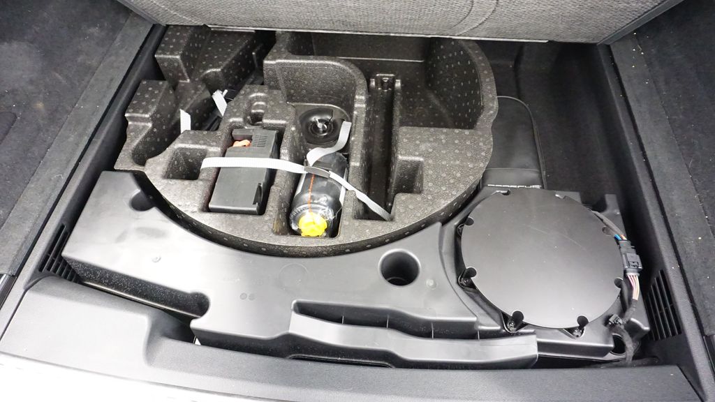 Thumbnail: 2022 Audi SQ8 - 16