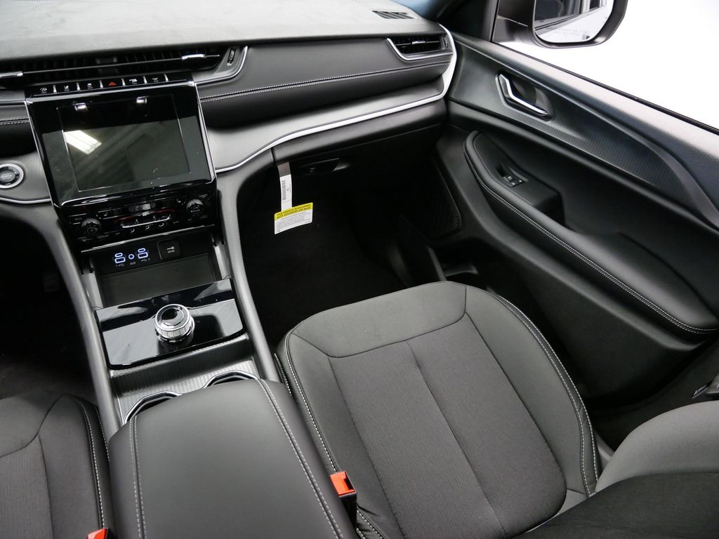 Thumbnail: 2025 Jeep Grand Cherokee - 20