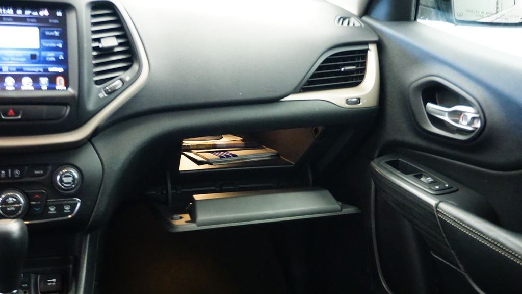 Thumbnail: 2015 Jeep Cherokee - 25