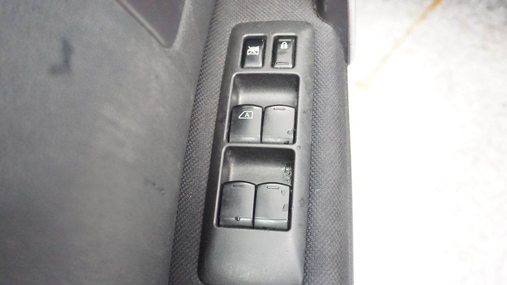 Thumbnail: 2010 Nissan Rogue - 24