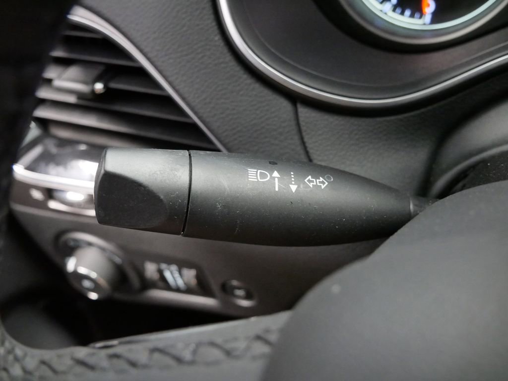 Thumbnail: 2022 Jeep Cherokee - 27