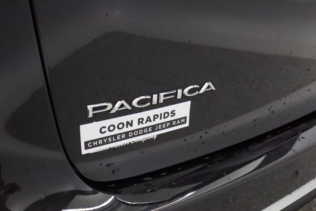 Thumbnail: 2023 Chrysler Pacifica - 18