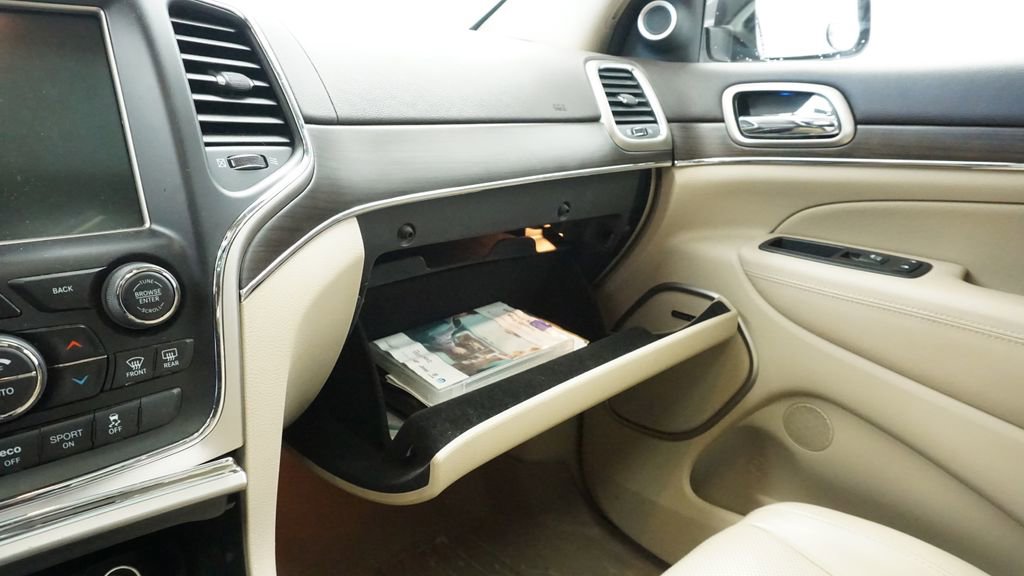 Thumbnail: 2016 Jeep Grand Cherokee - 37