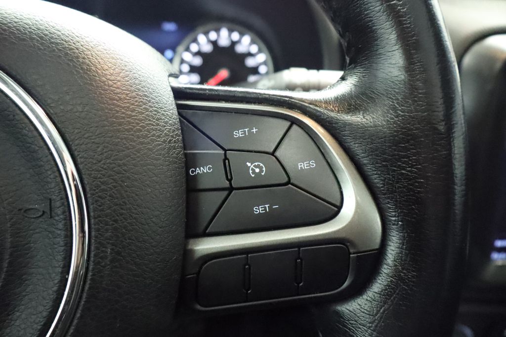 Thumbnail: 2018 Jeep Renegade - 34