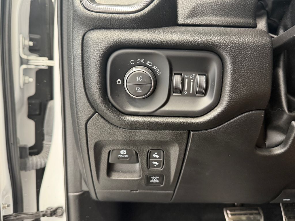 Thumbnail: 2023 RAM 1500 - 33