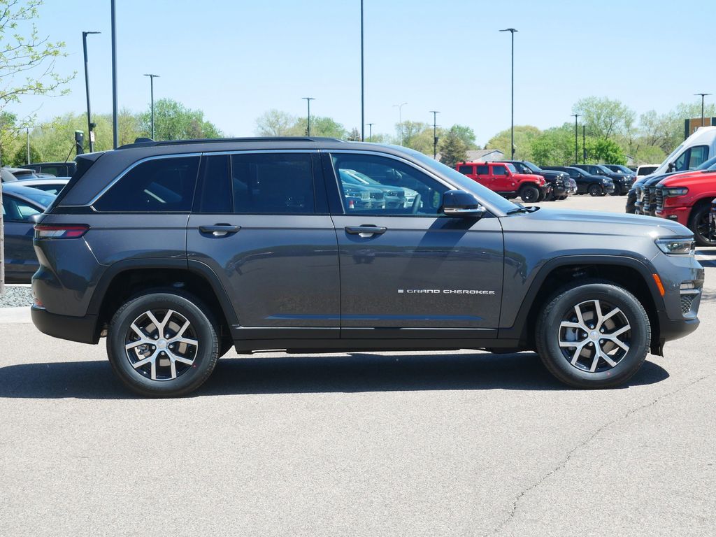 Thumbnail: 2025 Jeep Grand Cherokee - 9