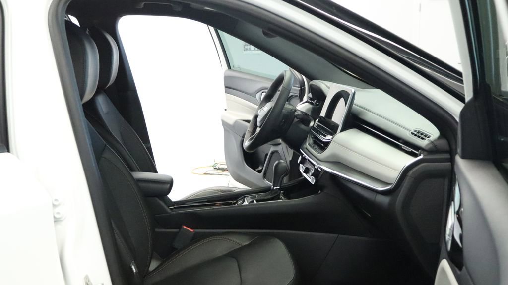 Thumbnail: 2023 Jeep Compass - 21