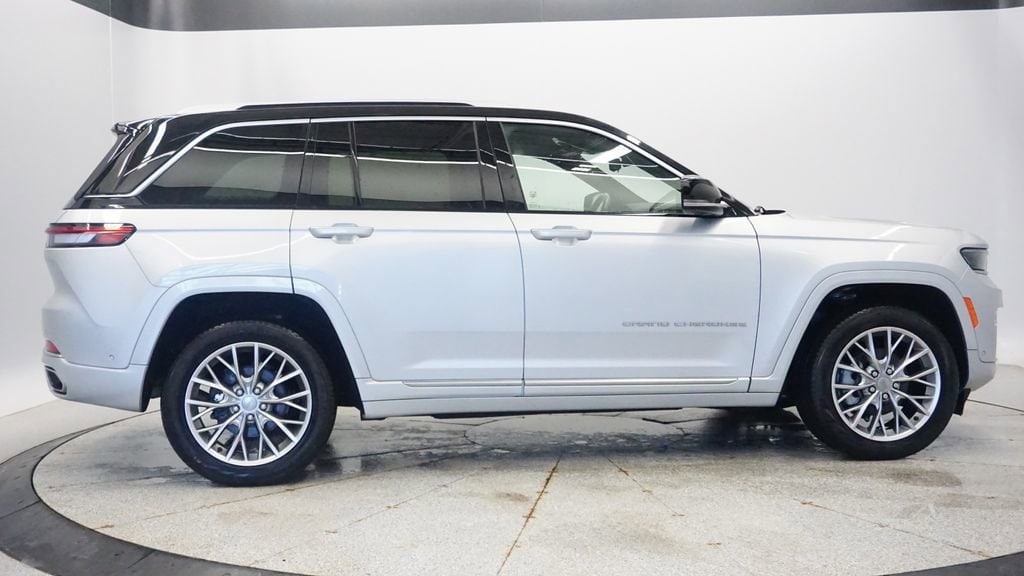 Thumbnail: 2022 Jeep Grand Cherokee - 6