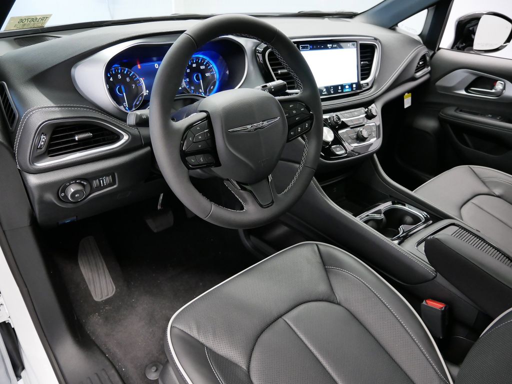 Thumbnail: 2026 Chrysler Pacifica - 2