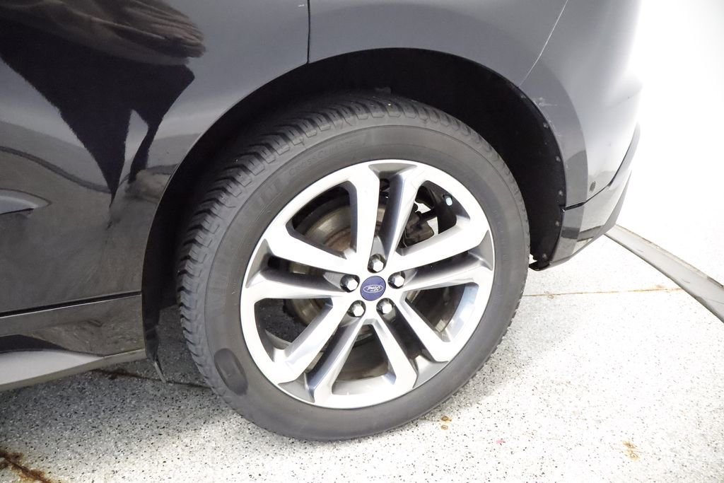 Thumbnail: 2016 Ford Edge - 16