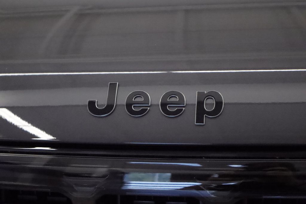 Thumbnail: 2026 Jeep Grand Wagoneer L - 4