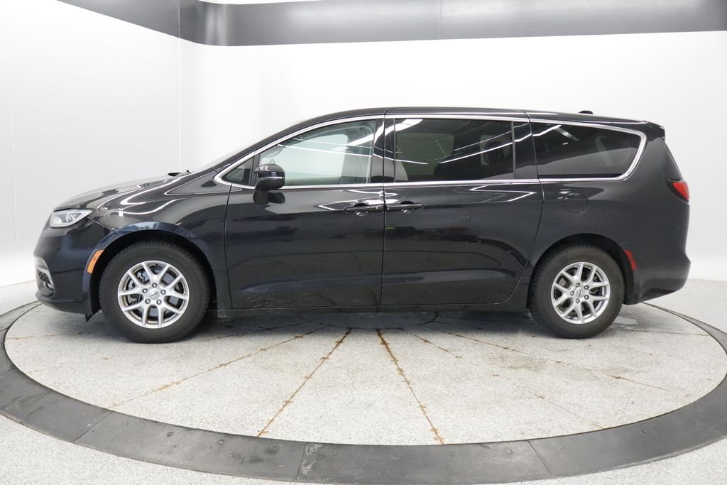 Thumbnail: 2023 Chrysler Pacifica - 2