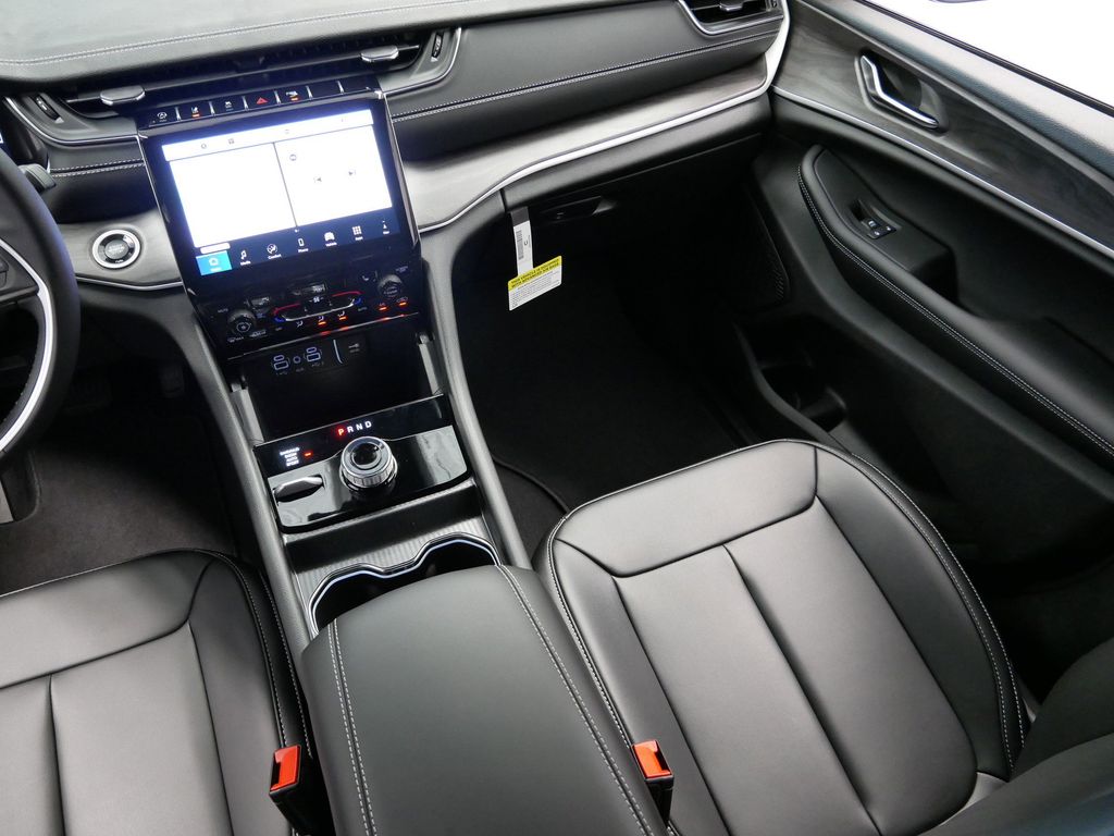 Thumbnail: 2025 Jeep Grand Cherokee - 18