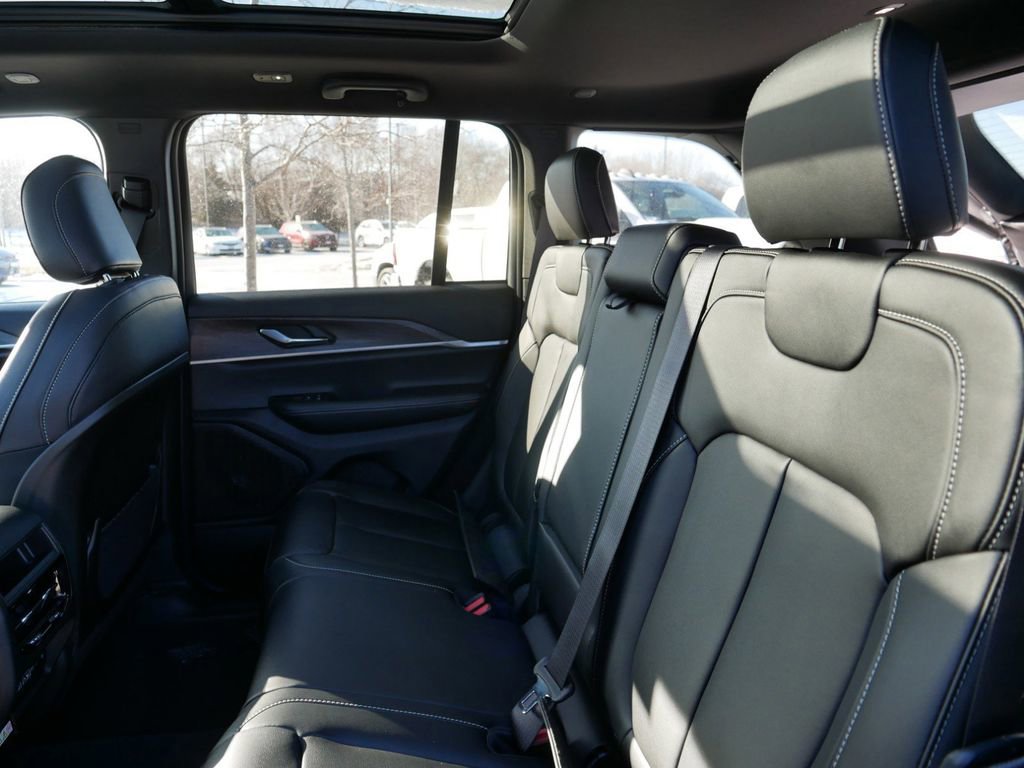 Thumbnail: 2025 Jeep Grand Cherokee - 31