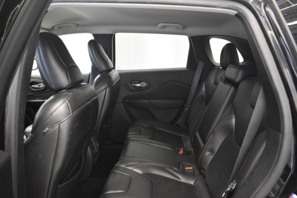 Thumbnail: 2019 Jeep Cherokee - 24