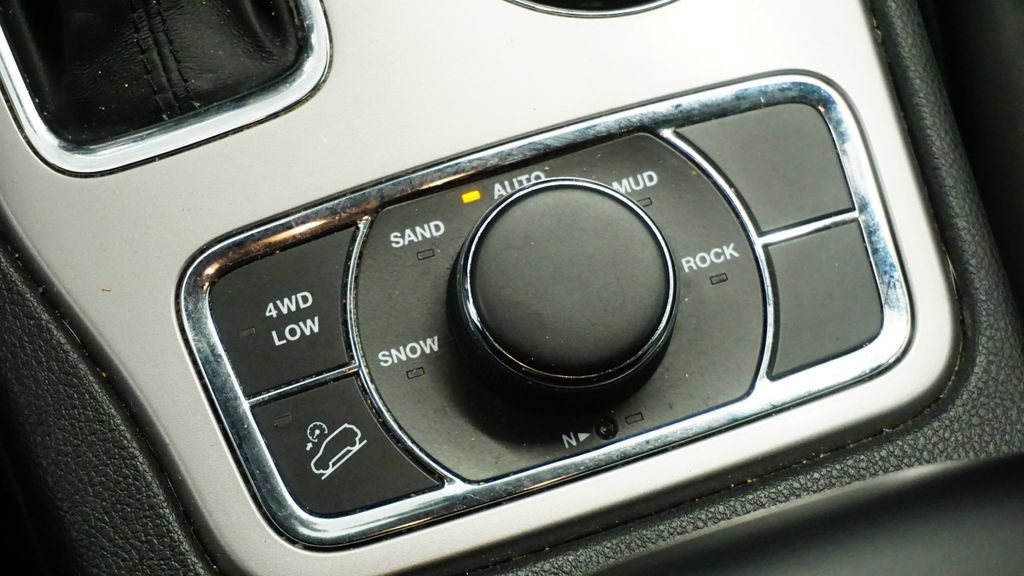 Thumbnail: 2019 Jeep Grand Cherokee - 32