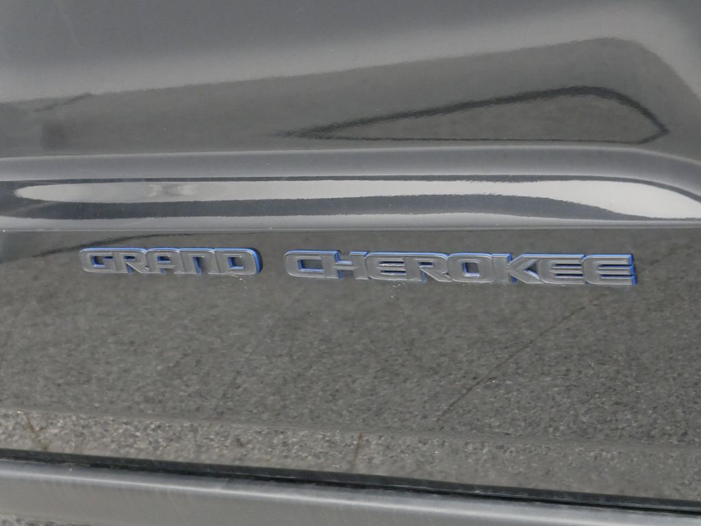 Thumbnail: 2019 Jeep Grand Cherokee - 18