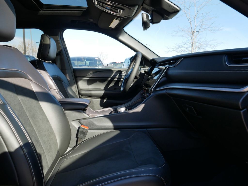 Thumbnail: 2024 Jeep Grand Cherokee - 22