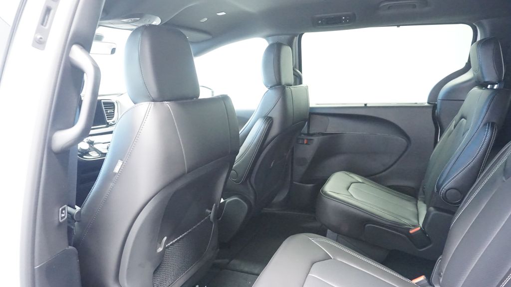 Thumbnail: 2026 Chrysler Voyager - 23