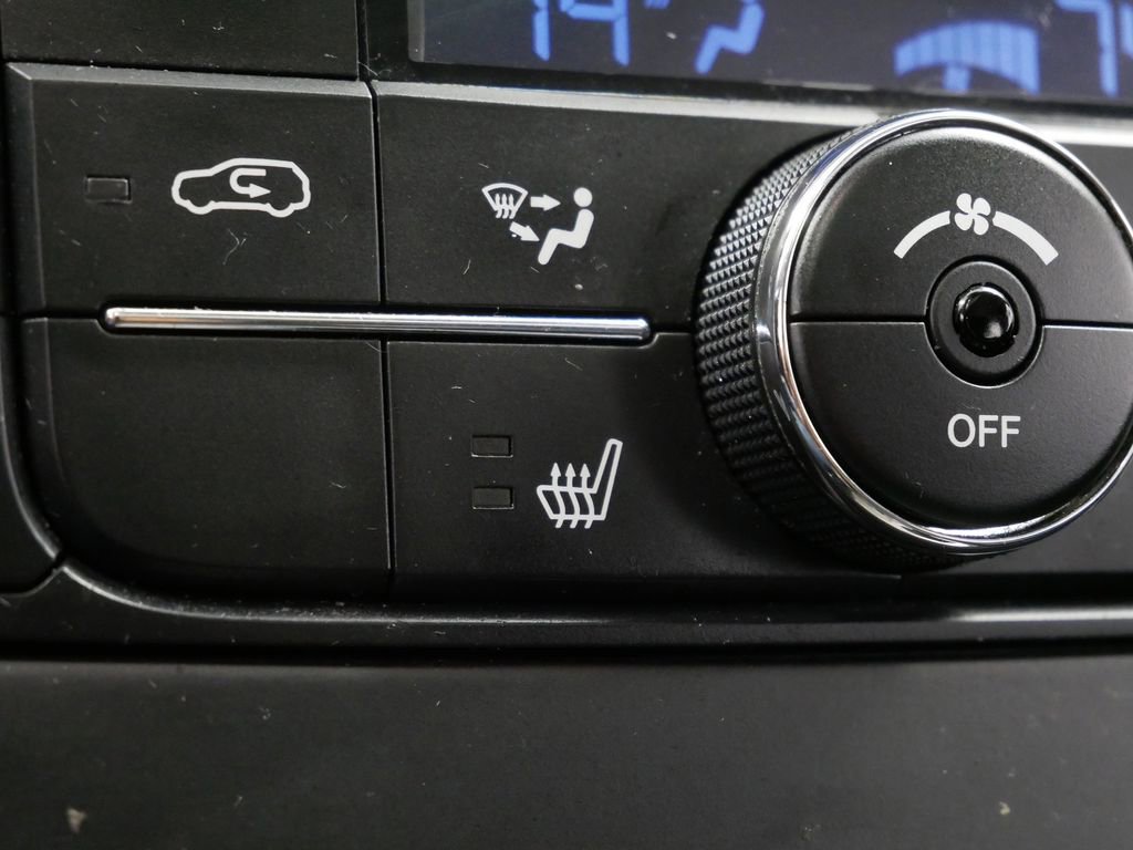 2012 Jeep Grand Cherokee Laredo 32