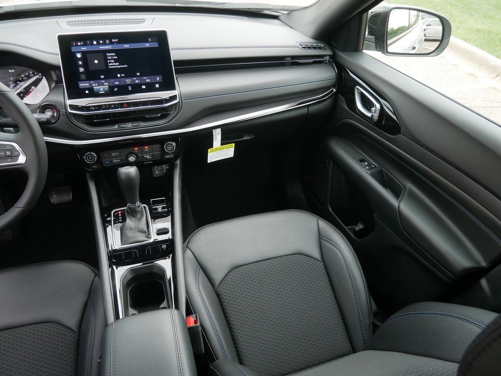 Thumbnail: 2025 Jeep Compass - 15