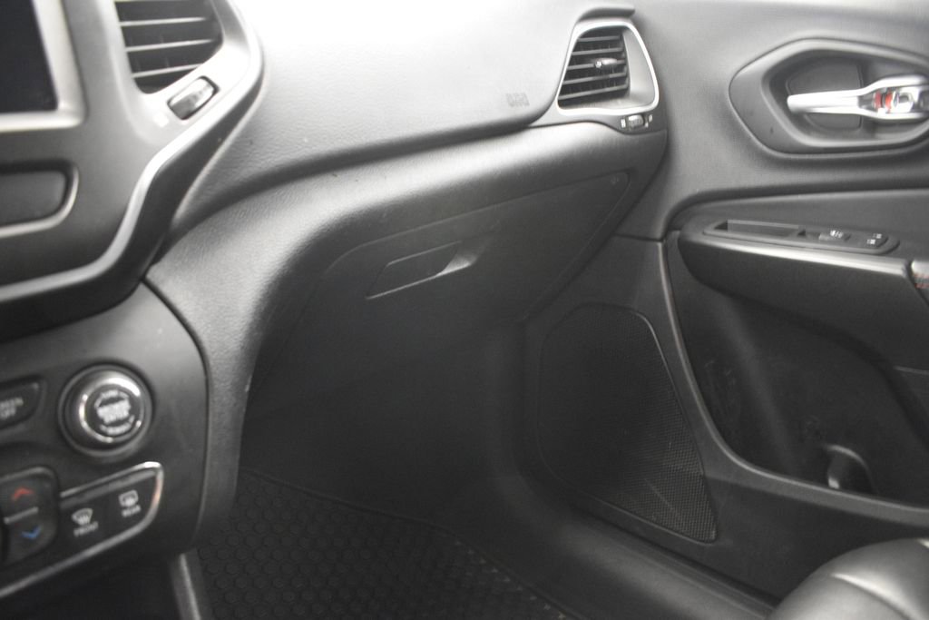 Thumbnail: 2019 Jeep Cherokee - 41