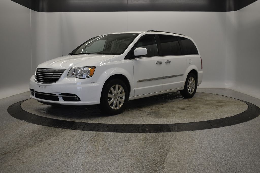 Thumbnail: 2015 Chrysler Town & Country - 2