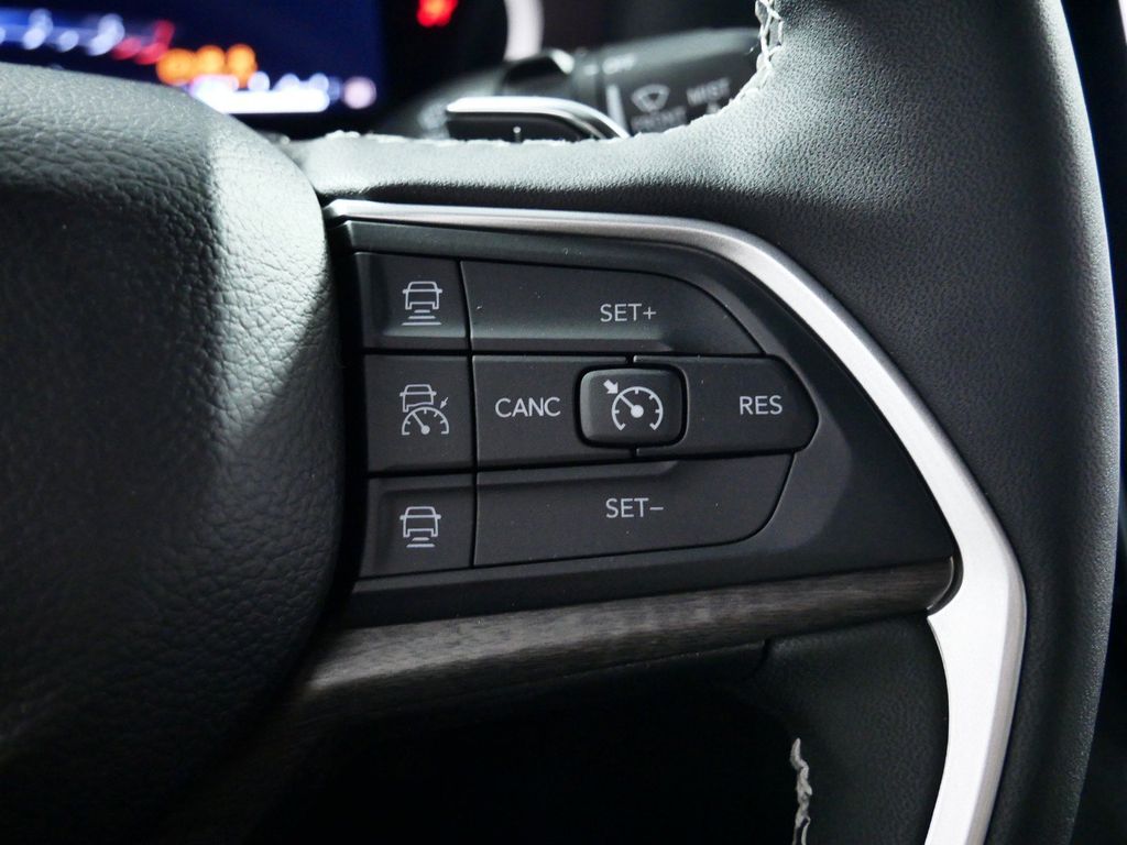 Thumbnail: 2025 Jeep Grand Cherokee - 33