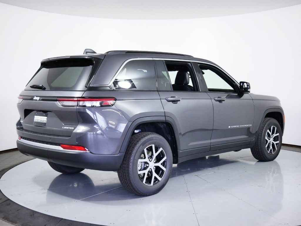 Thumbnail: 2025 Jeep Grand Cherokee - 9