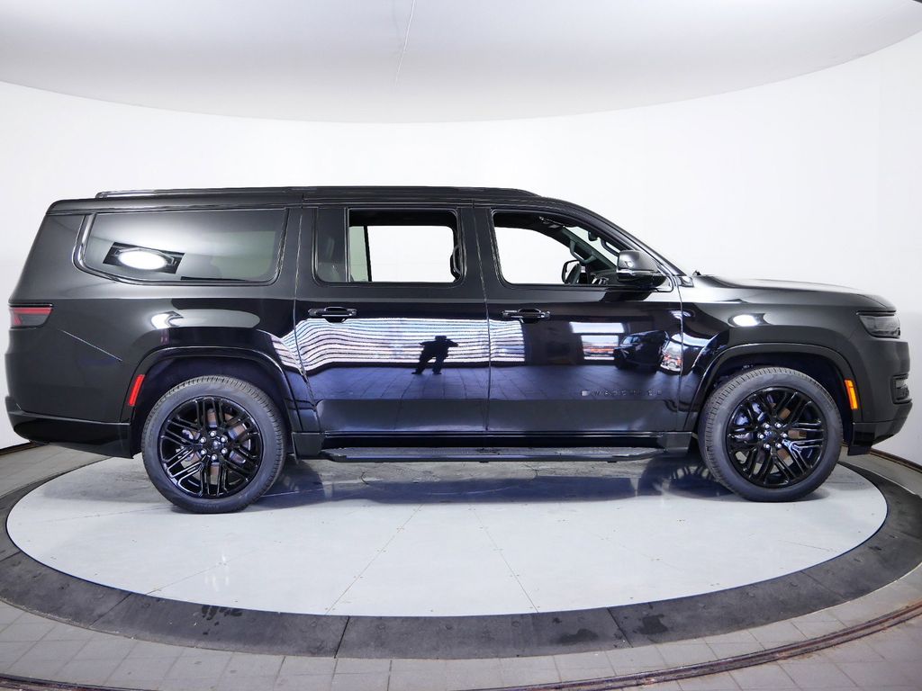 Thumbnail: 2024 Jeep Wagoneer - 9