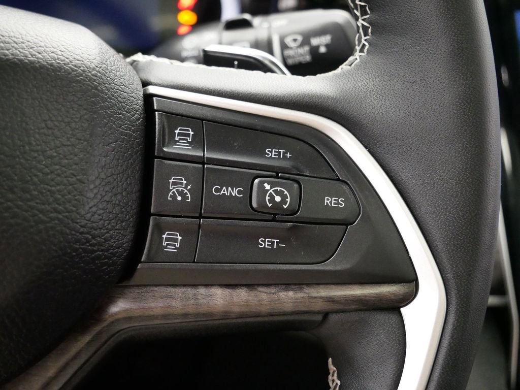 Thumbnail: 2023 Jeep Grand Cherokee - 30