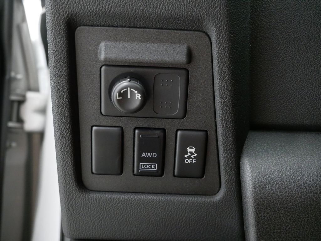 Thumbnail: 2014 Nissan Rogue - 27