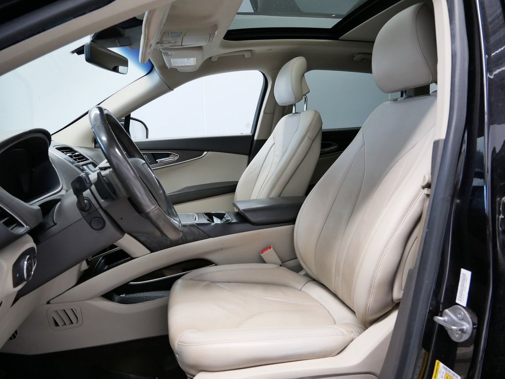 Thumbnail: 2019 Lincoln Nautilus - 21