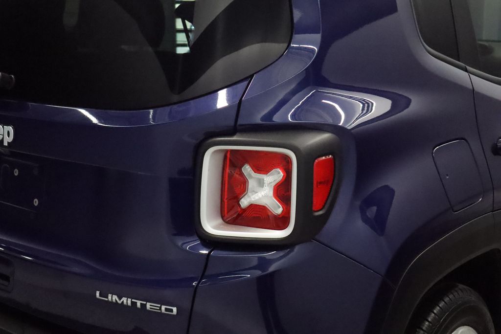 Thumbnail: 2018 Jeep Renegade - 18