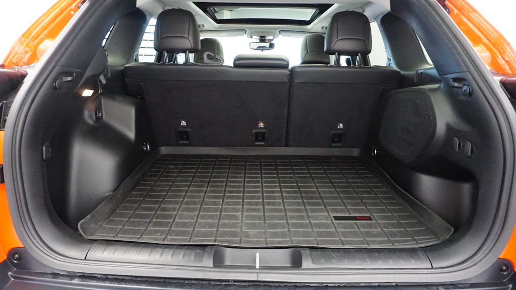 Thumbnail: 2021 Jeep Cherokee - 18