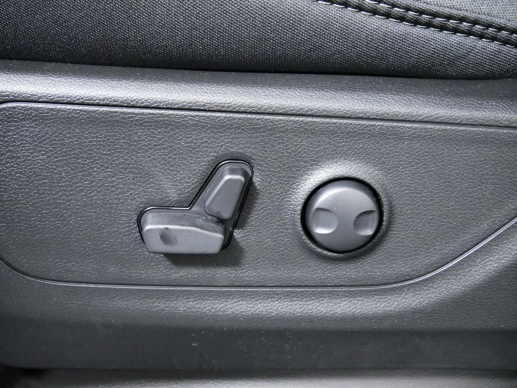 Thumbnail: 2025 RAM 1500 - 37