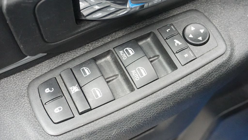 Thumbnail: 2022 RAM 1500 Classic - 28