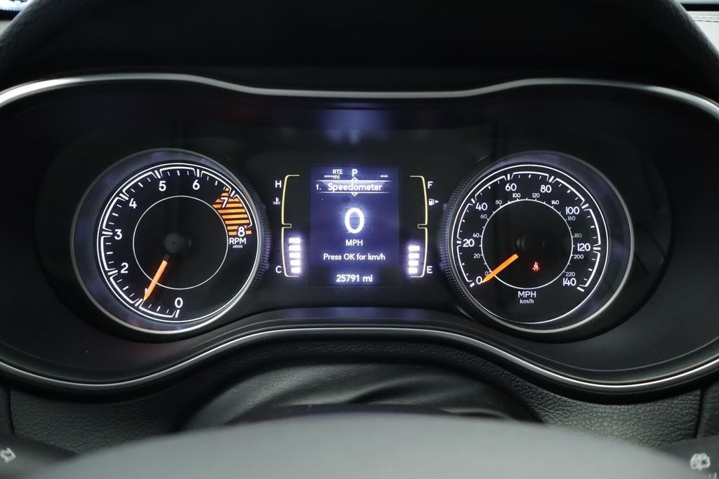 Thumbnail: 2019 Jeep Cherokee - 23