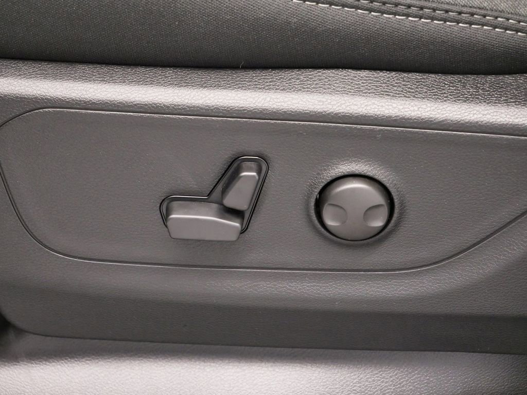 Thumbnail: 2026 RAM 1500 - 4