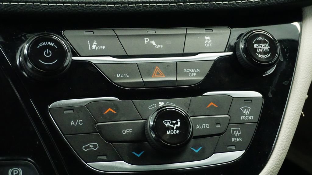 Thumbnail: 2024 Chrysler Pacifica - 32