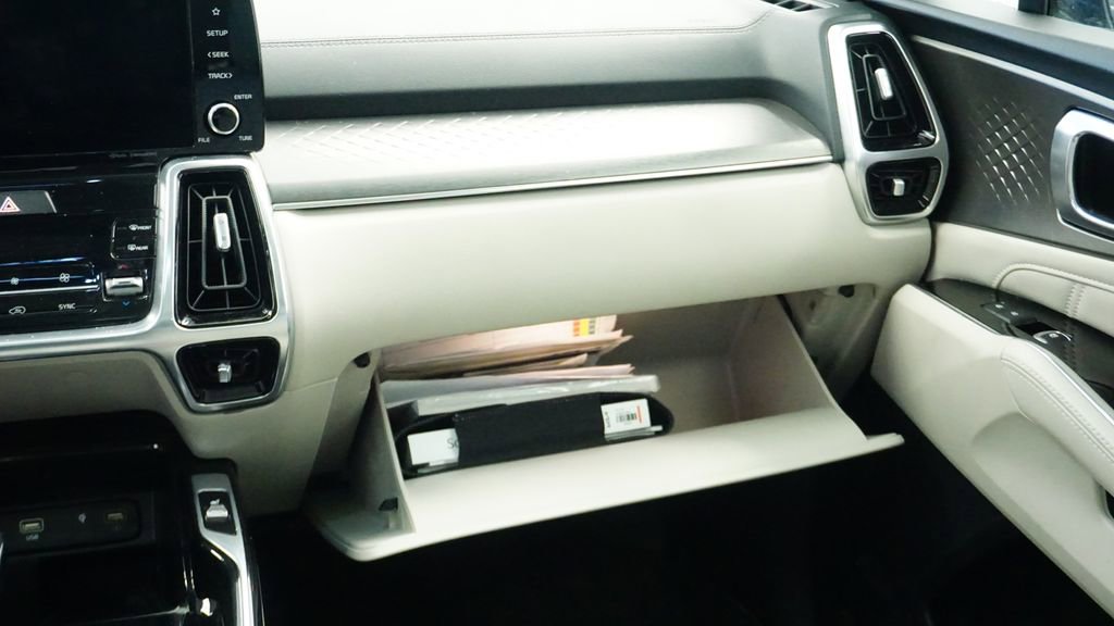 Thumbnail: 2023 Kia Sorento - 25