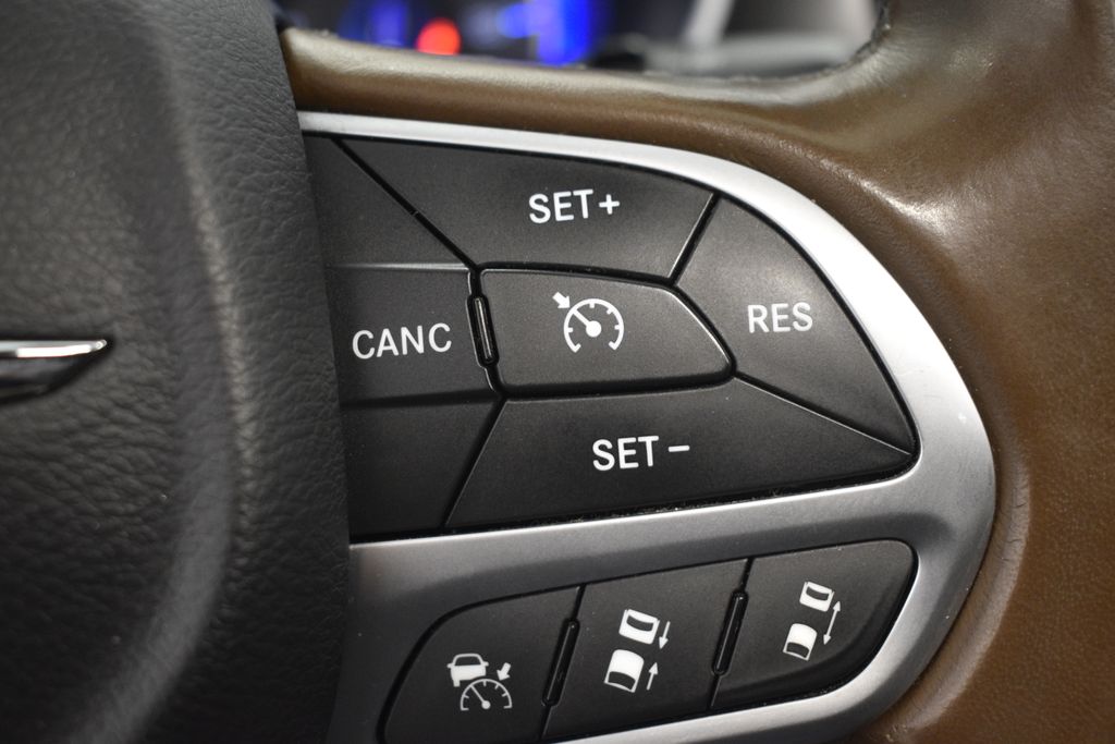 Thumbnail: 2017 Chrysler Pacifica - 43