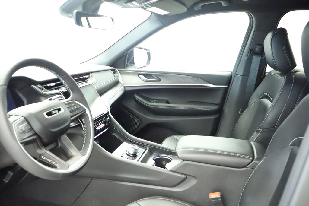 Thumbnail: 2025 Jeep Grand Cherokee - 30