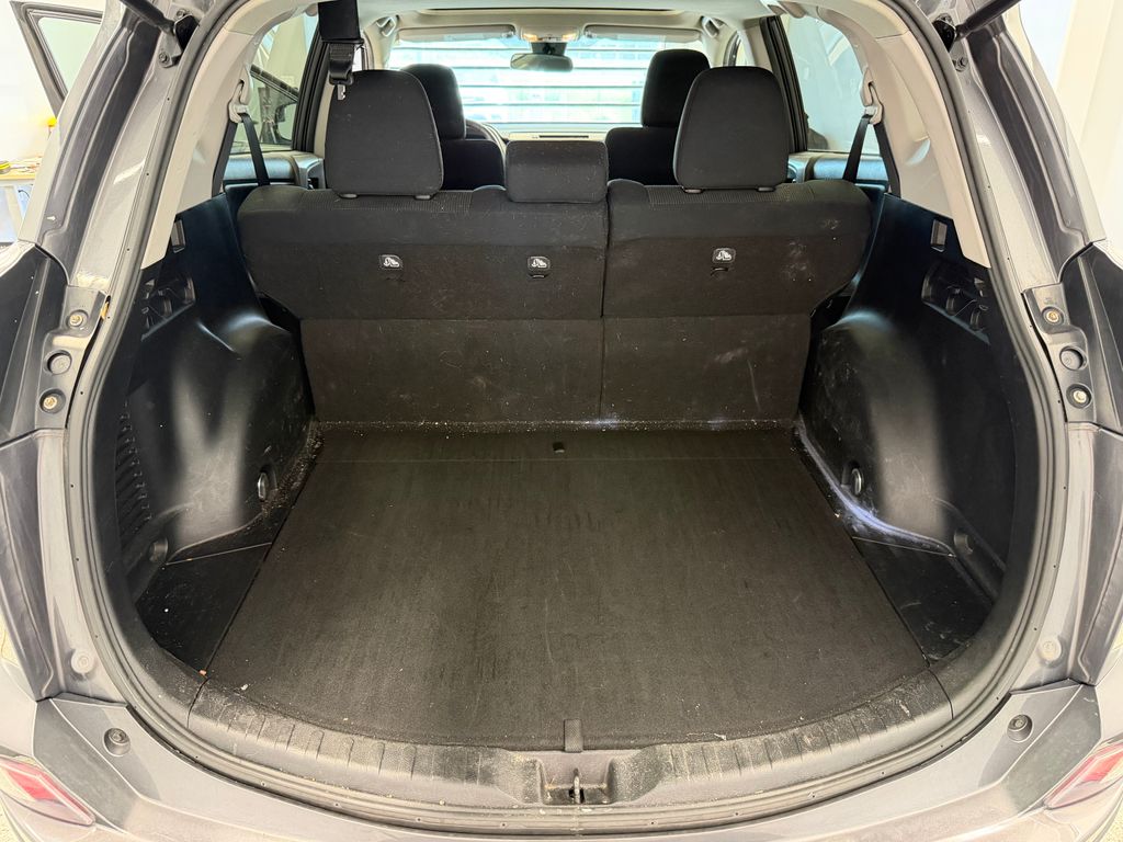 Thumbnail: 2017 Toyota RAV4 - 31