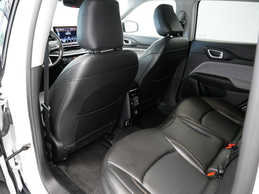 Thumbnail: 2022 Jeep Compass - 11