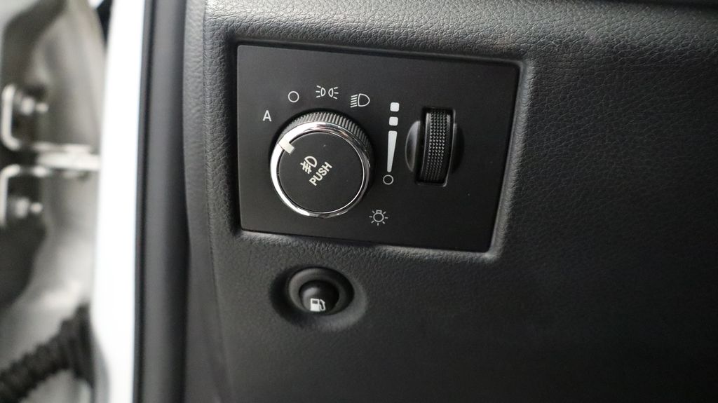 Thumbnail: 2012 Jeep Grand Cherokee - 28