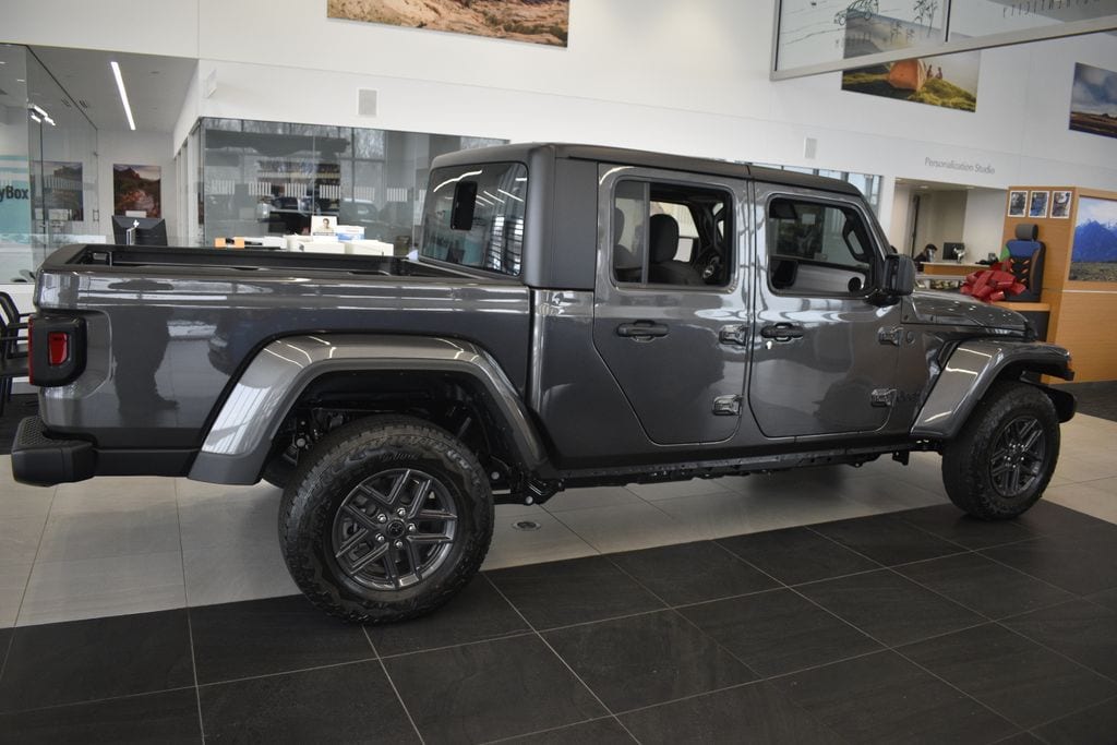 Thumbnail: 2025 Jeep Gladiator - 6