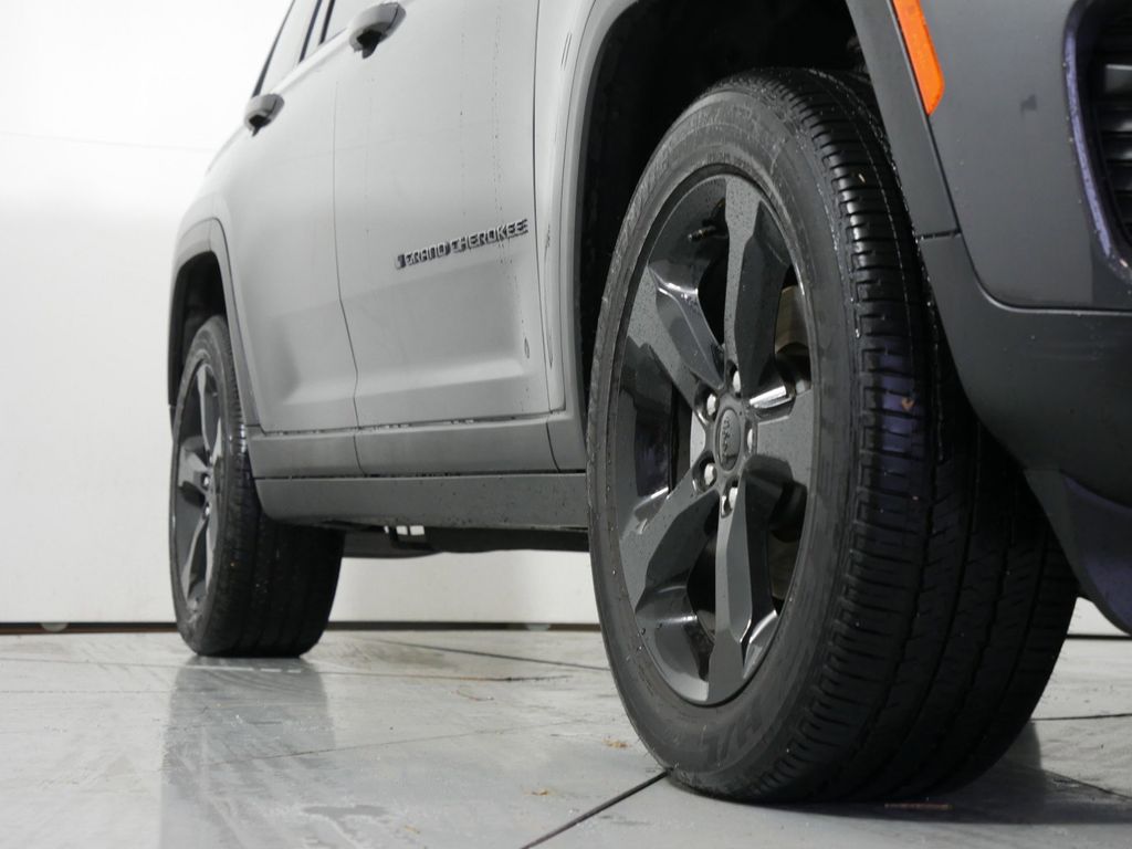 Thumbnail: 2025 Jeep Grand Cherokee - 7
